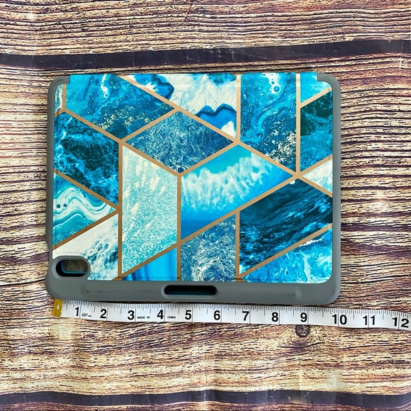 New Cosmo IPad case. Trifold with built in screen protector. - Picture 4 of 7